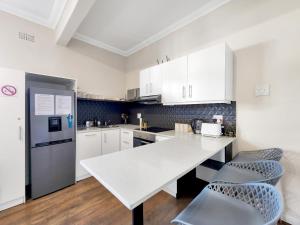 Cape Comfort - Central and Modern