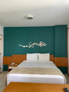 Praia do Canto Apart Hotel - Apto 405 - Varanda Lateral com Vista Mar