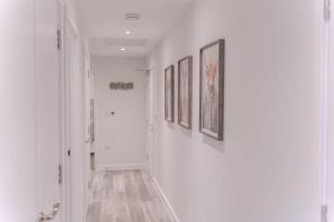 Luxury 3BR Apt Sleeps 10, Wembley & Park Views