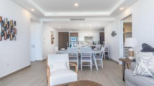 Beach Getaway 2 Bedroom Condo W802