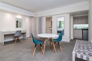 Stylish Retreat in Hollow on the Square