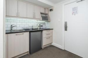 Stylish Retreat in Hollow on the Square