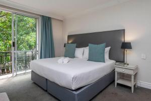 Stylish Retreat in Hollow on the Square