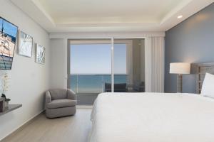 Breathtaking 2 BR 25 Bath Corner Beach Front Condominium Encantame 505