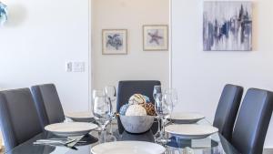 Perfect family 2 bedroom condo E1804 Encantame