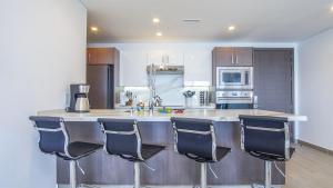 Perfect family 2 bedroom condo E1804 Encantame