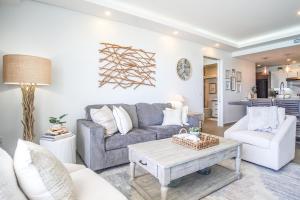 Amazing 2 bedroom Beach Front Condominium at Encantame E1102