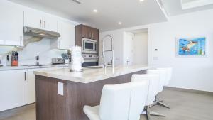 Breathtaking 2 bedroom condominium (E205)