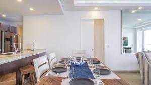 Splendid Waterfront 2 bedroom Velero 1804 Encantame Towers