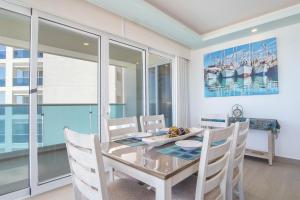 Confortable 2 bedroom condo Encantame Towers Verano 905