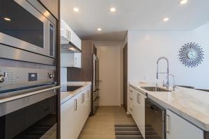 Splash in The New Lazy River and Sleep In Luxury Encantame C-1104