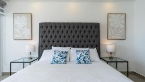 New and Amazing 2 bedroom Beach Front Encantame Velero-602