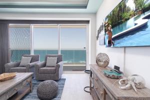 Splash in The New Lazy River and Sleep In Luxury Encantame Towers C 1202