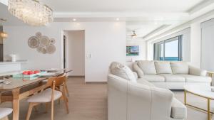 Modern 2 BR Condo at Encantame Towers Viento 2204