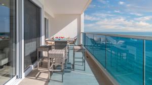 Modern 2 BR Condo at Encantame Towers Viento 2204