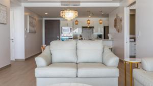 Modern 2 BR Condo at Encantame Towers Viento 2204