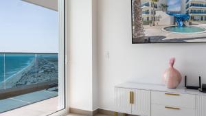 Modern 2 BR Condo at Encantame Towers Viento 2204