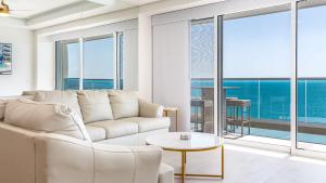 Modern 2 BR Condo at Encantame Towers Viento 2204
