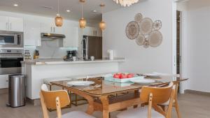 Modern 2 BR Condo at Encantame Towers Viento 2204