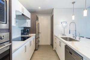 Modish 2 BR Condo at Encantame Towers Velero 2204