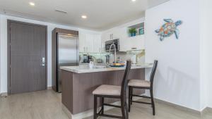 Lavish 1 bedroom Beach Front Condominium Encantame C-1403