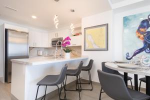 Lavish 1 bedroom Beach Front Condominium Encantame C-1603
