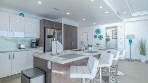 Impressive & beautiful 3 bedroom unit Ocean Front Encantame Velero-2301