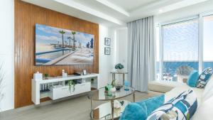 Impressive & beautiful 3 bedroom unit Ocean Front Encantame Velero-2301