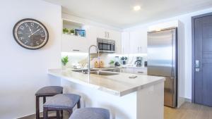 A peace of paradise awaits you Verano 2003 Encantame Towers