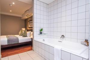 Hint of Luxury at Circa