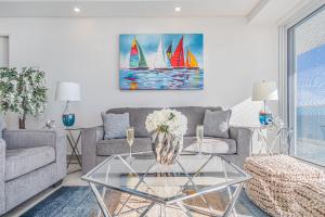 Splash in New Lazy RiverStay in Modern Luxury Encantame 702