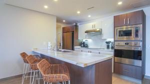 Panoramic And Immersive Water View 2 bedroom E2002