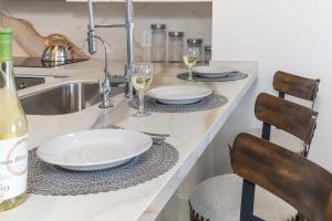 Splash in New Lazy RiverStay in Modern Luxury Encanatmae 703