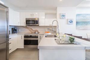 Splash in New Lazy RiverStay in Modern Luxury Encanatmae 703