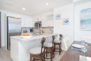 Splash in New Lazy RiverStay in Modern Luxury Encanatmae 703