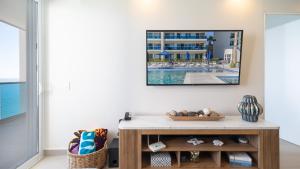 Modern Luxury, Beachfront, Ocean Views C1803 Encantame