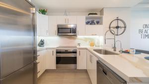 Modern Luxury, Beachfront, Ocean Views C1803 Encantame