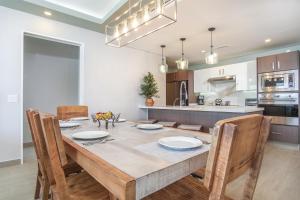 Imagine coming to this gorgeous 2 bedroom condo E1002