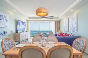 Beautiful 2 bedroom condo Encantame Tower E 802