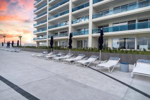 Beautiful 2 bedroom condo Encantame Tower E 802