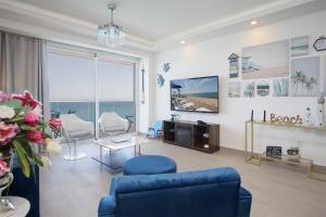 Splash in The New Lazy River and Sleep In Luxury Encantame C2102