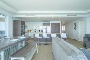 Breathtaking 3 bedroom condo Encantame Towers Velero 1801