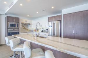 Breathtaking 3 bedroom condo Encantame Towers Velero 1801