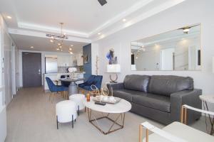 Stay in LuxurySplash in New Lazy River this Winter Encanatame Towers 903