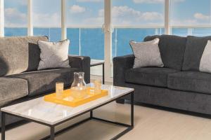 Splash in New Lazy RiverStay in Modern Luxury Encantame C-705