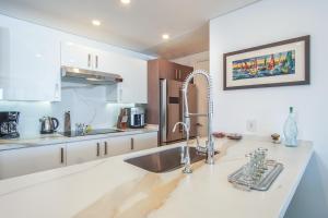 Sensational 2 bedroom condominium (Encantame Velero 1502)