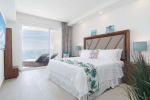 Splash in The New Lazy RiverStay in Modern Luxury Encantamae C 402