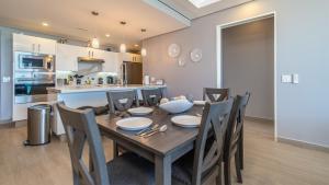 Waterfront Getaway 2 Bedroom Condo W1102