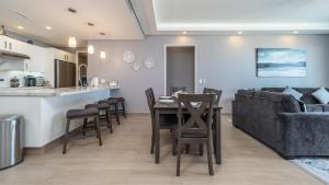 Waterfront Getaway 2 Bedroom Condo W1102