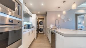 Waterfront Getaway 2 Bedroom Condo W1102